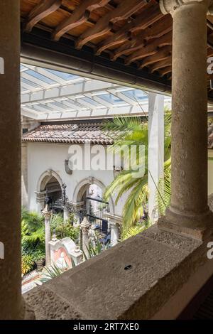 Miami, Florida - 25. August 2023: Außenfassade und Gärten der Villa Vizcaya in Miami. Stockfoto