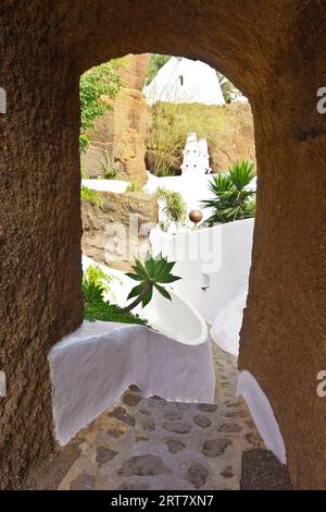 Nazaret, Lanzarote, Kanarische Inseln, Spanien - 23. März 2023: Sehr ungewöhnliche Architektur im Lagomar House, gebaut in Felshöhlen von Cesar Manrique. Stockfoto