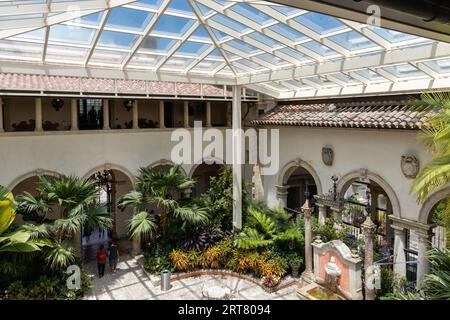 Miami, Florida - 25. August 2023: Außenfassade und Gärten der Villa Vizcaya in Miami. Stockfoto