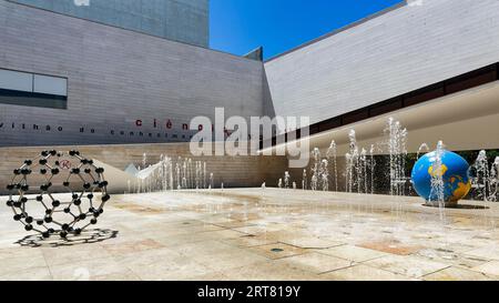 Wasserspiele vor dem Wissenschaftsmuseum, Parque das Nacoes, Parque das Nacoes, Park of Nations, ehemalige Expo-Stätte, Lissabon, Portugal Stockfoto