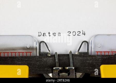 Dates 2024 auf einer alten Schreibmaschine geschrieben Stockfoto