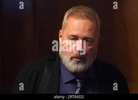 Hamburg, Deutschland. September 2023. Friedensnobelpreisträger Dmitri Muratow, russischer Journalist und Chefredakteur der russischen Zeitung Nowaja Gazeta, steht während eines Senatsempfangs im großen Ballsaal des Rathauses. Die 1. Hamburger Woche der Pressefreiheit hat begonnen. Quelle: Marcus Brandt/dpa/Alamy Live News Stockfoto