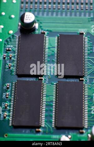 Leiterplatte mit Chips und Funkkomponenten Elektronik Stockfoto
