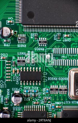 Leiterplatte mit Chips und Funkkomponenten Elektronik Stockfoto