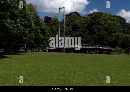 Blackweir-Fußgängerbrücke über den Fluss Taff bei Pontcanna Fields, Cardiff. September Stockfoto