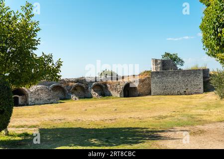 Schlossgärten in der historischen Stadt Berat in Albanien, der Stadt der tausend Fenster Stockfoto