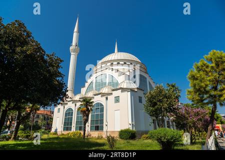 Die wunderschöne EBU Bekr Moschee in der Stadt Shkoder. Albanien Stockfoto