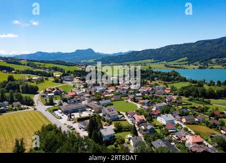 Drohnenschuss, Zell am Moos am Irrsee, Salzkammergut, Oberösterreich, Österreich Stockfoto