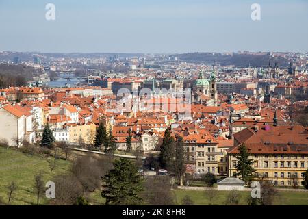 Prag, Tschechische Republik, 16. März 2017: Blick über die Stadt vom Kloster Strahov Stockfoto