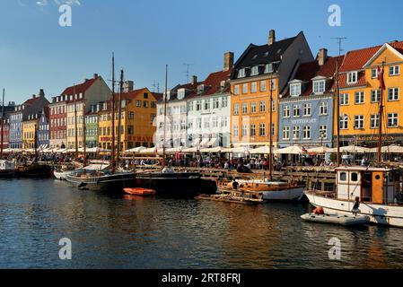 Touristischer Distrikt nyhavn in der Hauptstadt dänemarks kopenhagen Stockfoto