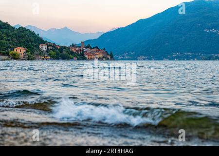 Blick auf das Dorf Santa Maria Rezzonico am Comer See Stockfoto