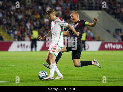 Der walisische David Brooks erzielt das zweite Tor seiner Mannschaft während des Qualifikationsspiels der Gruppe D zur UEFA Euro 2024 im Skonto Stadium in Riga. Bilddatum: Montag, 11. September 2023. Stockfoto