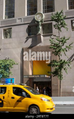 Tiffany's Flagship Store befindet sich an der Fifth Avenue im Herzen von Manhattan, 2023, USA Stockfoto