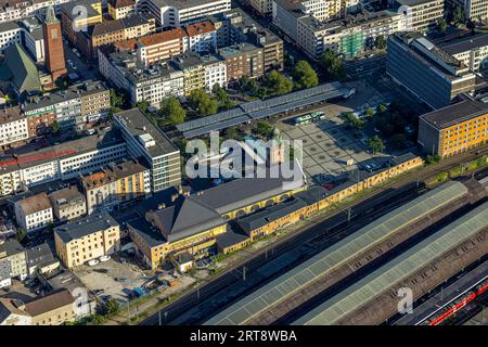 Luftaufnahme, Busbahnhof am Hauptbahnhof, Berliner Platz, Mittelstadt, Hagen, Ruhrgebiet, Nordrhein-Westfalen, Deutschland, Bahnhof, Bahnhofsvorplatz, Stockfoto