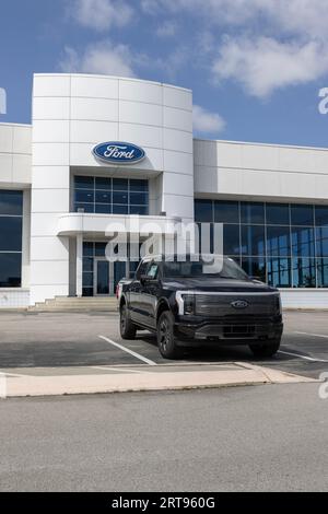 Fishers - 10. September 2023: Ford F-150 Lightning Display. Ford bietet den vollelektrischen F150 Lightning in den Modellen Pro, XLT, Lariat und Platinum an Stockfoto