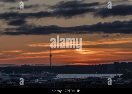 Point de Vue de Kohtuotsa depuis la ville Haute Toompea au Lever du soleil Stockfoto