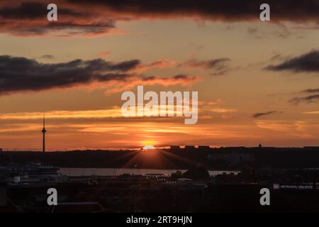 Point de Vue de Kohtuotsa depuis la ville Haute Toompea au Lever du soleil Stockfoto
