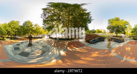 360 Grad Panorama Ansicht von Atlanta, GA, USA - 8. September 2023: Centennial Olympic Park in Atlanta GA 360 pov-äquirechteckiges Foto