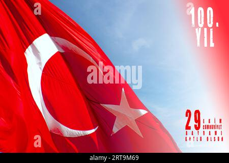 Alles Gute zum 100. Jahrestag des 29. oktobertags der Republik Türkei. Türkisch: 29 Ekim Cumhuriyet Bayrami kutlu olsun. Türkische Flagge . Stockfoto