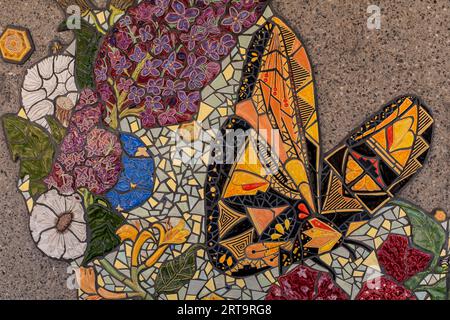 Mosaikfliesen (Detail) von Cassandra Reid und Assistenten im „Albuquerque Convention Center“, New Mexico Stockfoto