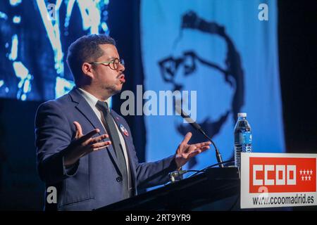 Madrid, Spanien. September 2023. Der chilenische Botschafter in Madrid, Javier Velasco, spricht an die Anwesenden während der 50. Gedenkfeier des Staatsstreichs in Chile. Anlässlich des 50. Jahrestages des chilenischen Staatsstreichs von Augusto Pinochet gegen Präsident Salvador Allende 1973 findet im Hauptquartier der Arbeiterkommissionen (CCOO) in Madrid eine Veranstaltung statt. Quelle: SOPA Images Limited/Alamy Live News Stockfoto