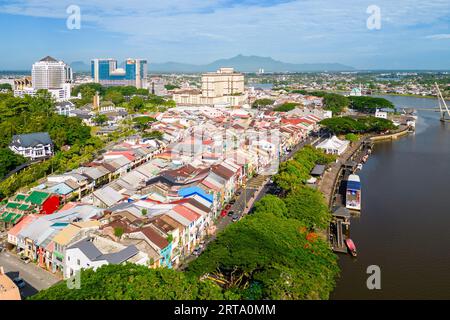 Luftaufnahme der Stadt Kuching, Hauptstadt von Sarawak in Borneo, Malaysia Stockfoto
