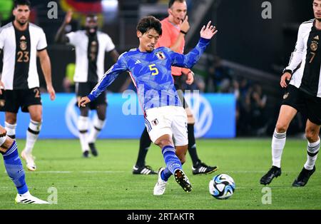 Fussball, Herren, Deutschland, Nationalmannschaft, LŠnderspiel, Volkswagen Arena Wolfsburg: Deutschland - Japan 1:4; Hidemasa Morita (JPN). DIE BESTIMMUNGEN DER AKTION DFB VERBIETEN DIE VERWENDUNG VON FOTOGRAFIEN ALS BILDSEQUENZEN UND/ODER QUASI-VIDEO. Stockfoto