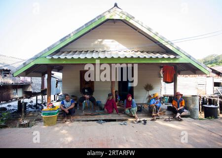 Koh Yao, Thailand; 1. Januar 2023: Vorderansicht eines Hauses im Fischerdorf Koh Yao Insel. Stockfoto