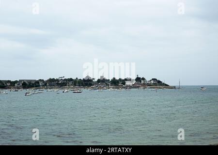 Blick auf Port Navalo vom Boulevard de Bilgroix, Arzon, Morbihan, Bretagne, Frankreich Stockfoto