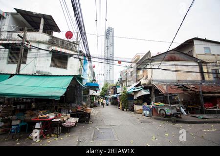 Bangkok, Thailand; 1. Januar 2023: Straßen der Stadtviertel am Rande des Stadtzentrums von Bangkok. Stockfoto