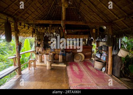 Chiang Mai, Thailand; 1. Januar 2023: Café in einer Bio-Kaffeeplantage im Norden Thailands. Stockfoto