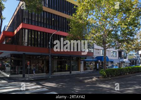 Blick auf die Double Bay Street in Sydneys östlichen Vororten, Double Bay, NSW, Australien Stockfoto