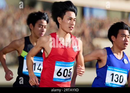 Japanische Athleten laufen auf der Rennstrecke Stockfoto