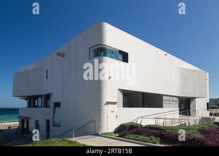 Äußere des North Bondi Surf Life Saving Club, Bondi Beach, Sydney, NSW, Australien. Stockfoto