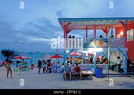 Die Long Island Sailing Regatta findet im Juni statt und ist die zweitgrößte Regatta auf den Bahamas, Long Island, den Bahamas Stockfoto