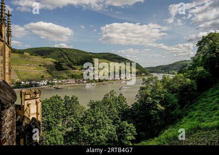 Blick vom Schloss Rheinstein ins Rheintal bei Assmannshausen, Oberes Mittelrheintal, Rheinland-Pfalz, Deutschland Stockfoto