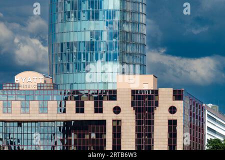 LVR Tower, KölnTriangle, Sitz der Europäischen Agentur für Flugsicherheit, EASA, und Hyatt Regency Hotel in Deutz, Köln, Nordrhein-Westfalen, Stockfoto