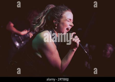 Newcastle-upon-Tyne, Großbritannien. 11.09.23: Newcastle, Großbritannien: Indie-Rock-Band Dead Pony Peform bei Bobiks in Newcastle-upon-Tyne, Großbritannien. Quelle: Thomas Jackson/Alamy Live News Stockfoto