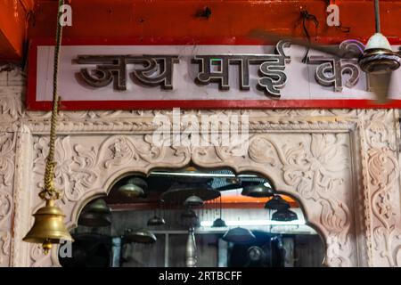 die hinduistische Göttin Shri Chamunda Mata der antike Tempel wurde im Shaktipeeth Shri Chamunda Mata Temple ajmer rajasthan india Aug aufgenommen Stockfoto