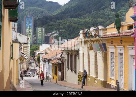 Straßenszene im Viertel La Candelaria in Bogota, Kolumbien. Stockfoto