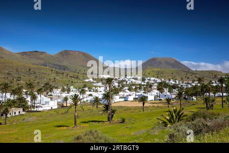 Haria umgeben von Vulkanen, Kanarische Inseln, Lanzarote Stockfoto