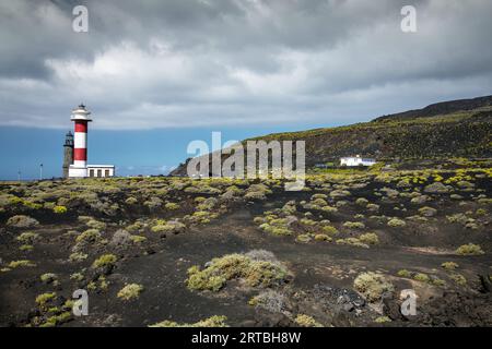 Fuencaliente, alter und neuer Leuchtturm inmitten von Lavasteinen, Kanarische Inseln, La Palma Stockfoto