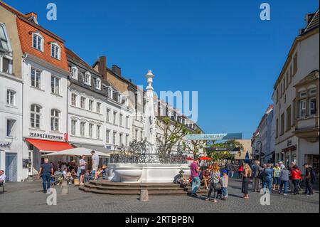 St. Johanner Marktbrunnen an der St. Johanner Markt, Saarbrücken, Saar, Saartal Saarland, Deutschland Stockfoto