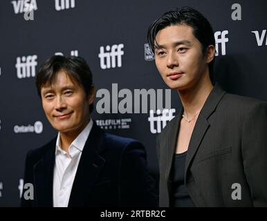 Toronto, Kanada. September 2023. Die koreanischen Schauspieler Park Seo-joon (R) und Lee Byung-hun nehmen am Montag, den 11. September 2023, an der TIFF Bell Lightbox in Toronto, Kanada, Teil. Foto von Chris Chew/UPI Credit: UPI/Alamy Live News Stockfoto