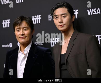 Toronto, Kanada. September 2023. Die koreanischen Schauspieler Park Seo-joon (R) und Lee Byung-hun nehmen am Montag, den 11. September 2023, an der TIFF Bell Lightbox in Toronto, Kanada, Teil. Foto von Chris Chew/UPI Credit: UPI/Alamy Live News Stockfoto