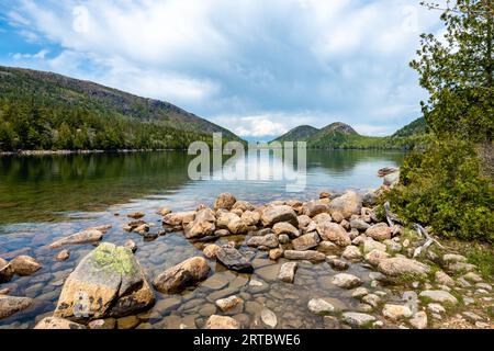 Blick den Jordan Pond hinunter in Richtung der Blasen im Frühling. Stockfoto