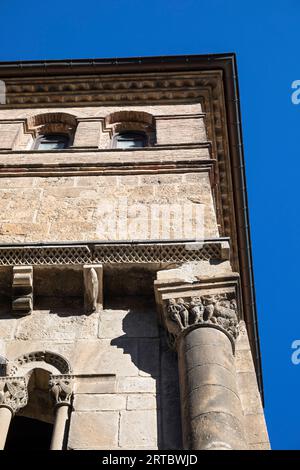 Europa, Spanien, Navarra, Estella-Lizarra, Palacio de los Reyes de Navarra (Palast der Könige von Navarra) von der Calle San Nicolás (Eckdetails) Stockfoto