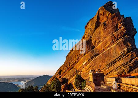 Earluy Morning Sun on Creation Rock im Red Rocks Mountain Park Stockfoto