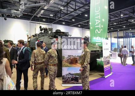 London, Vereinigtes Königreich. September 2023. Waffenhersteller aus aller Welt präsentieren ihre Produkte auf der DSEI London 2023 auf der Excel mit Schwerpunkt Luftverteidigung und autonome Fahrzeuge. Uwe Deffner/Alamy Live News Stockfoto