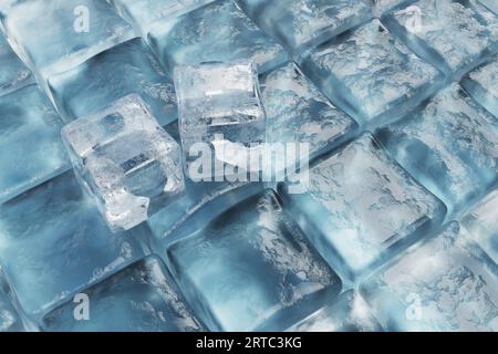 Blauer Eiswürfelhintergrund. 3D-Abbildung. Hochwertige Illustration Stockfoto